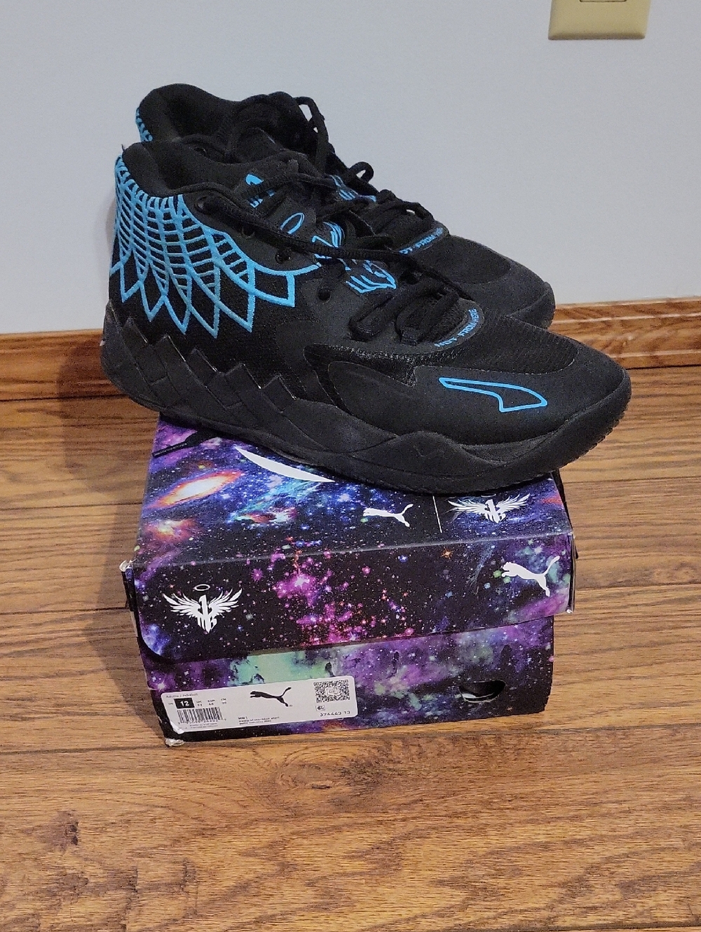 Puma Mens Black and Blue High-Top Sneakers